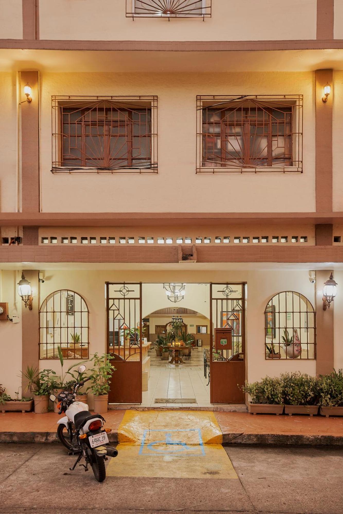 Hotel Cervantino Tapachula Zewnętrze zdjęcie